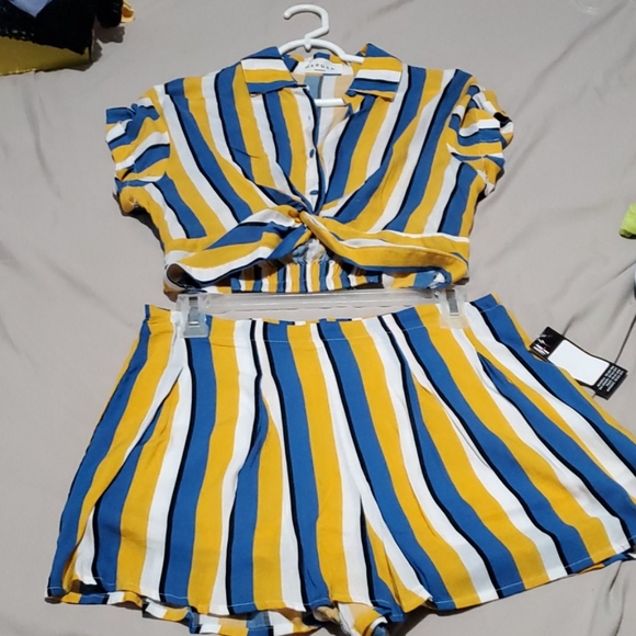 Set - Picture 3 of 3